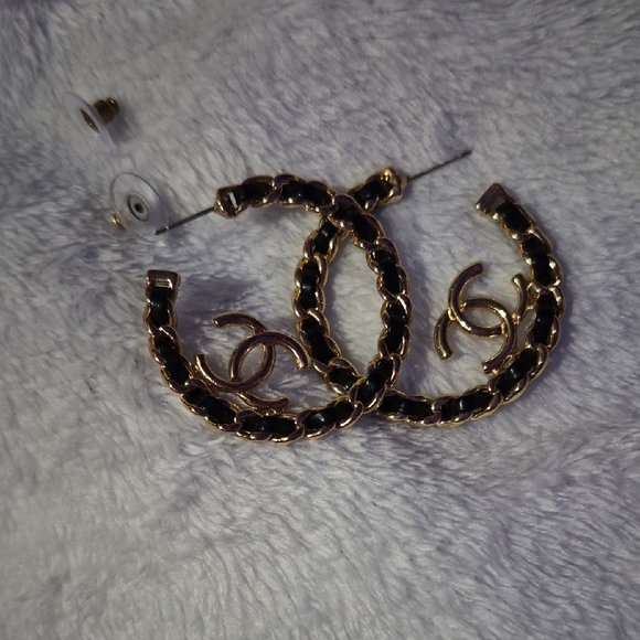 Source Unknown Jewelry - FASHION Black and Gold Chain Hoop Earrings